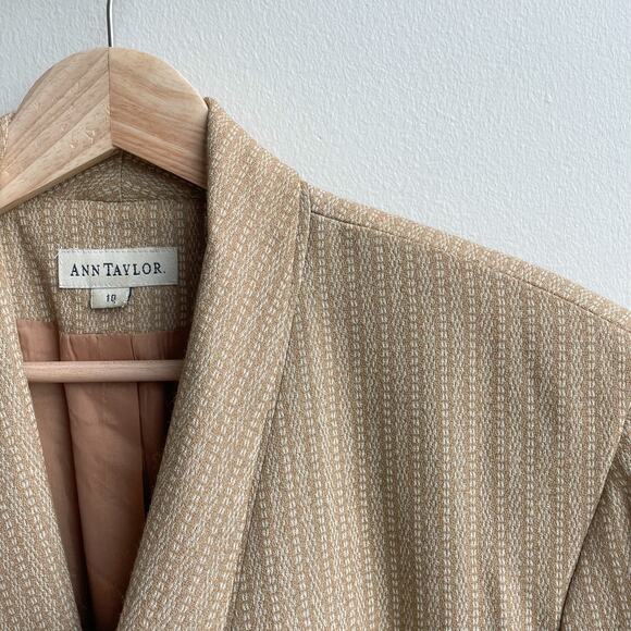 80s Vintage Ann Taylor Blazer Jacket Womens 10 Tan Cream Wool Blend 2 Button - Picture 3 of 11